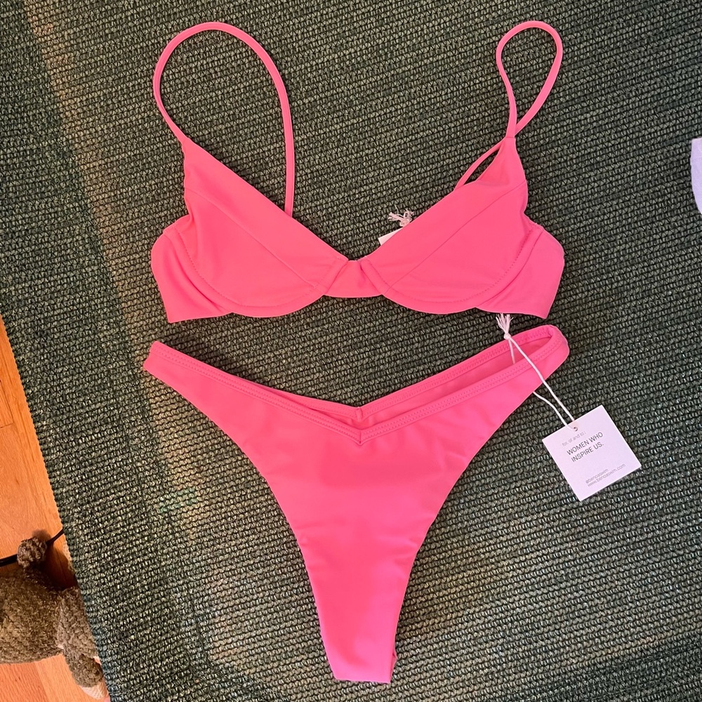 Benoa swim Tokyo set